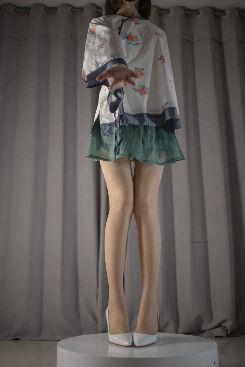 白龙猫女 – 莲花之韵【9P】